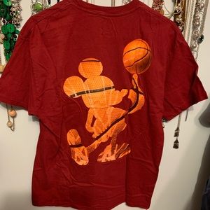 Disney Basketball Mickey Mouse t-shirt, Large